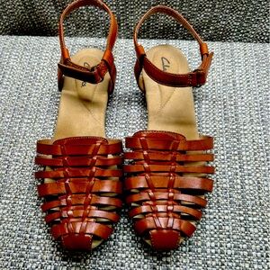 Clark’s sandals 9 brown ankle strap fisherman